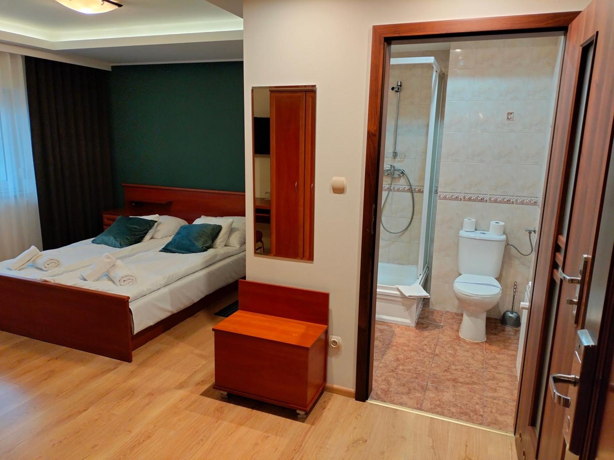 Bankietowa Hotel & Restauracja Ostrow Wielkopolski Bagian luar foto