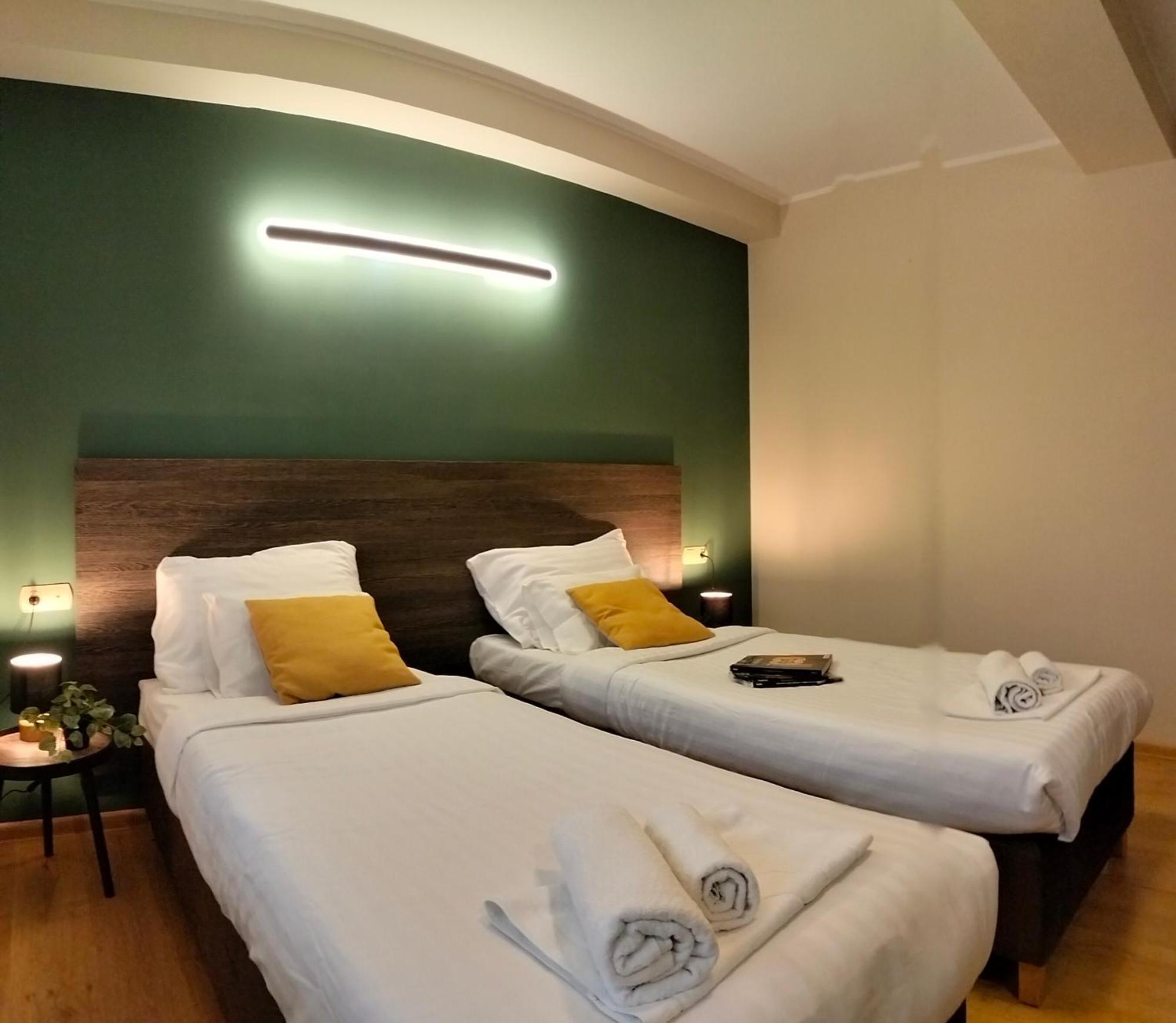 Bankietowa Hotel & Restauracja Ostrow Wielkopolski Bagian luar foto