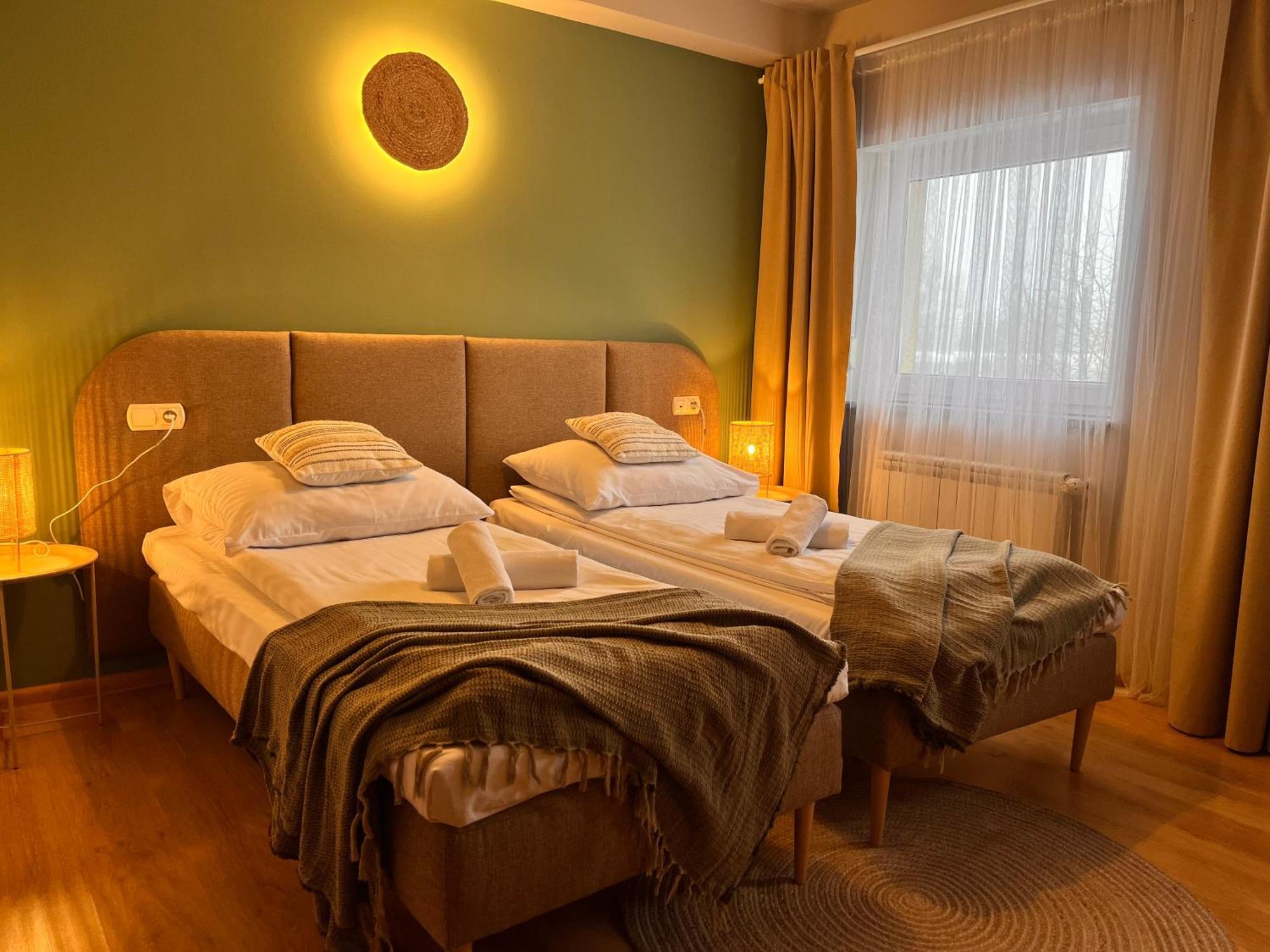 Bankietowa Hotel & Restauracja Ostrow Wielkopolski Bagian luar foto