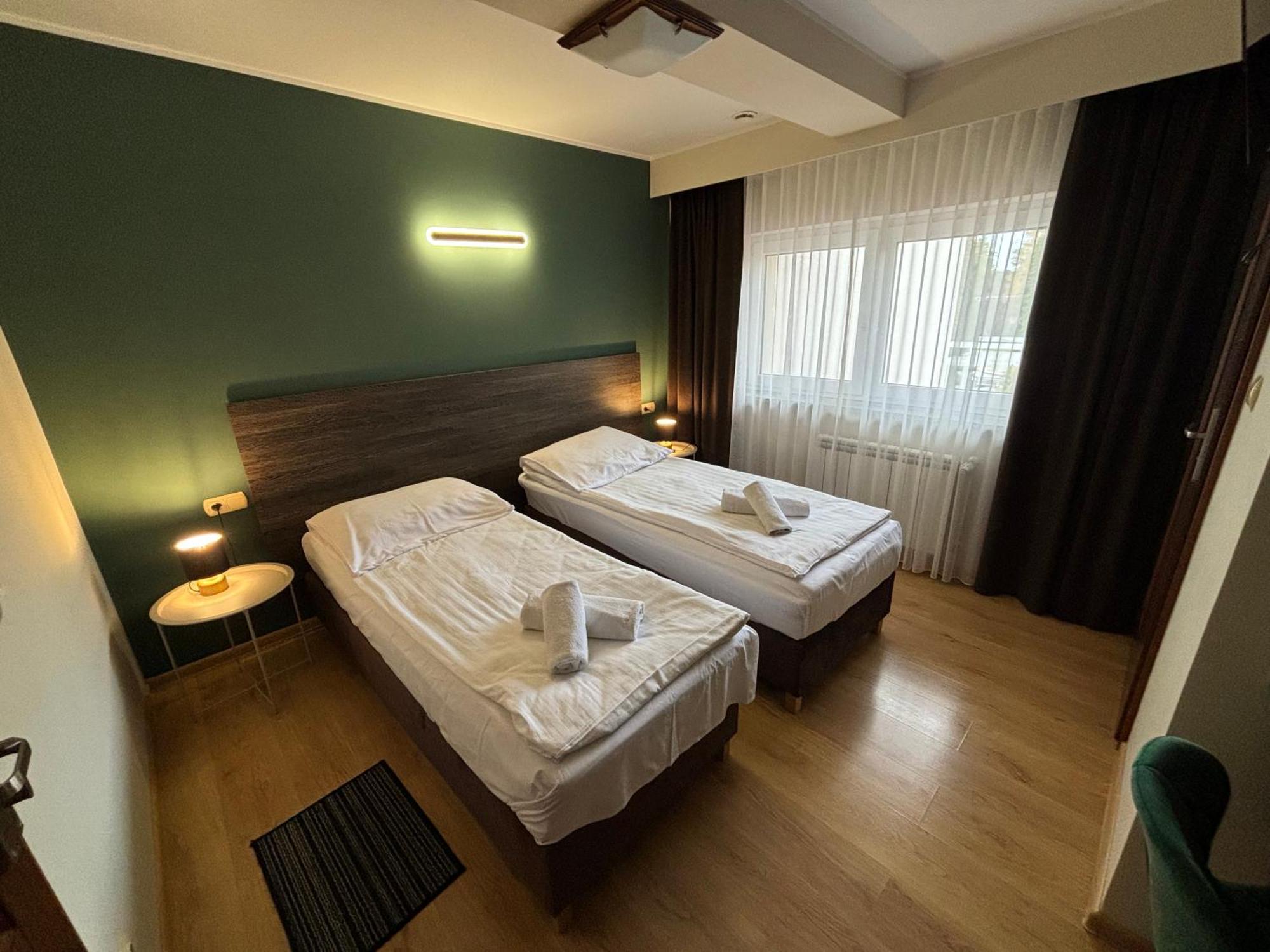 Bankietowa Hotel & Restauracja Ostrow Wielkopolski Bagian luar foto