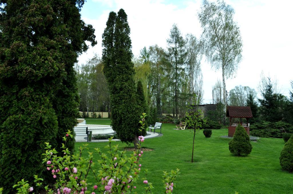 Bankietowa Hotel & Restauracja Ostrow Wielkopolski Bagian luar foto