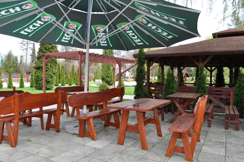 Bankietowa Hotel & Restauracja Ostrow Wielkopolski Bagian luar foto